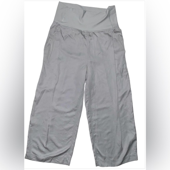 Lululemon high rise wide leg cropped pant - Picture 2 of 8